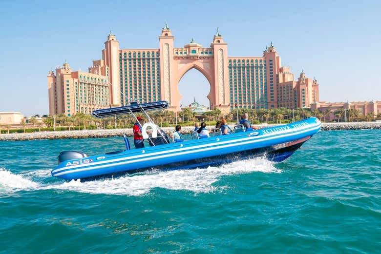 Cruise around Dubai