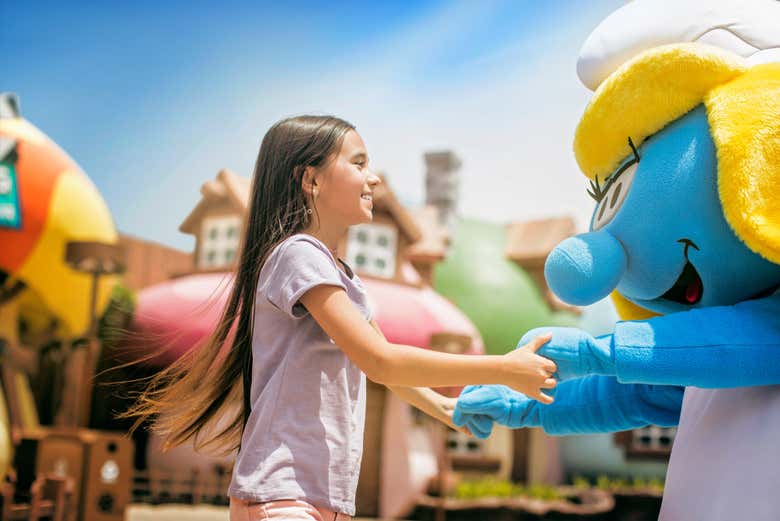 Conociendo a Pitufina en Motiongate Dubai
