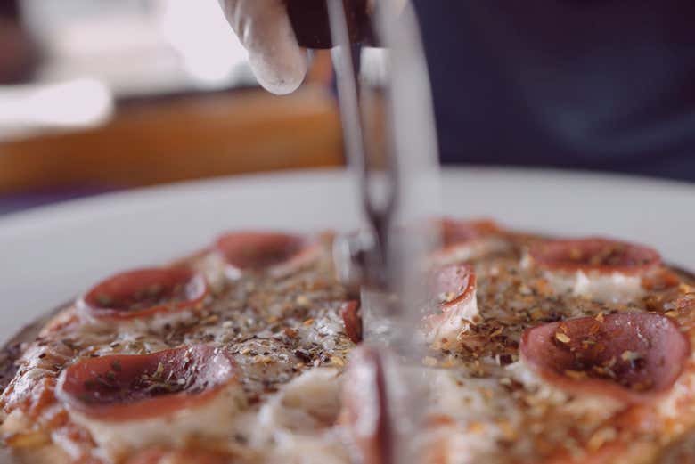 Podréis tomar deliciosas pizzas a bordo
