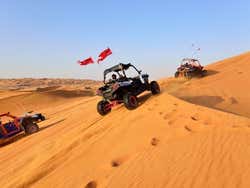 Adrenalina em passeio de buggy no deserto