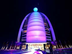 Burj Al Arab ao anoitecer