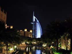 Burj Al Arab visto do Souk Madinat Jumeirah