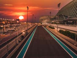 Circuito de Yas Marina ao entardecer
