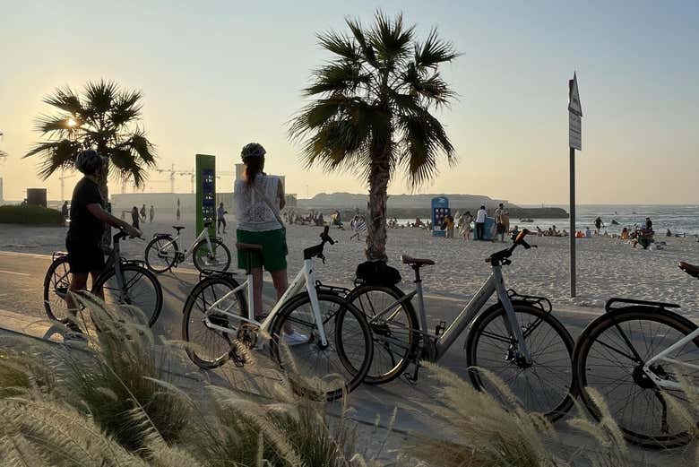 Balade à vélo au coucher du soleil