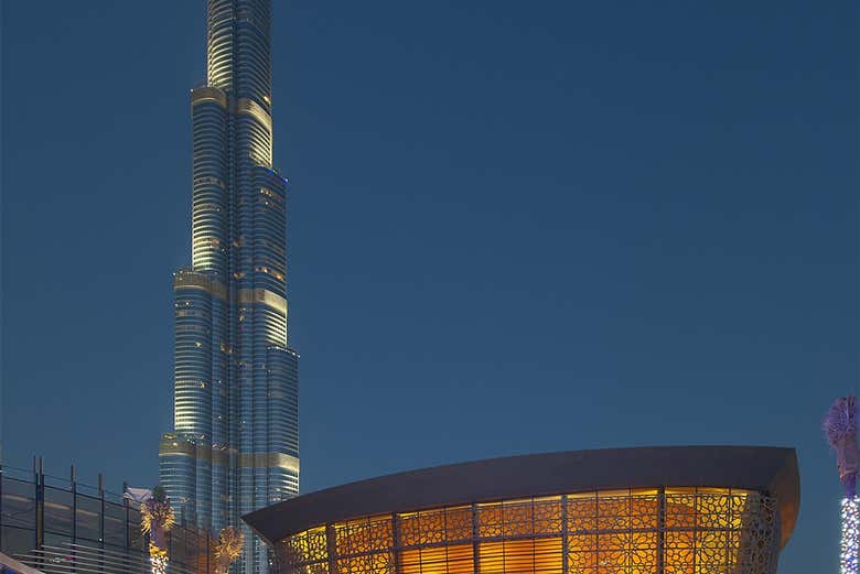 Vistas do Burj Khalifa da Ópera de Dubai
