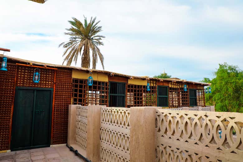 Recorriendo el restaurante Al Khayma Heritage House