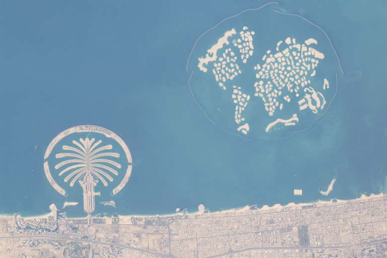 Bird's eye view of Dubai's artificial islands