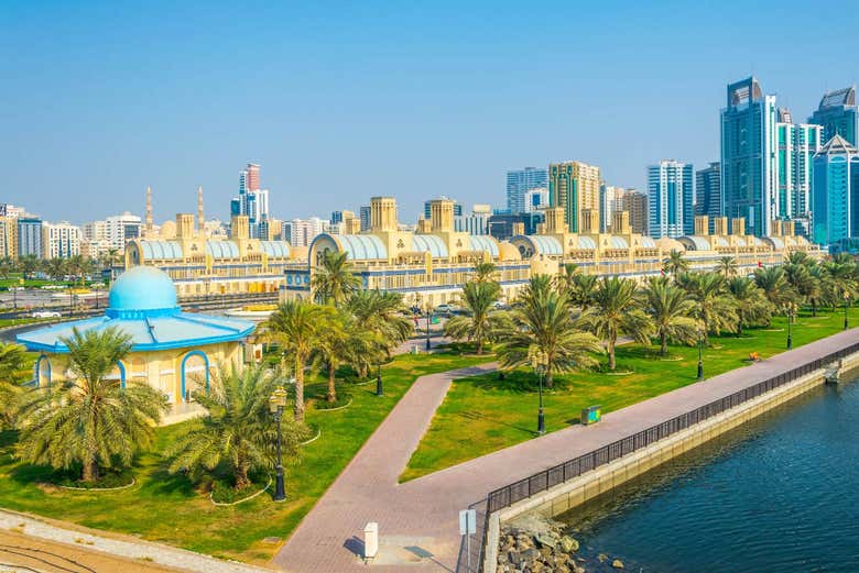 Vue sur les bâtiments du Souk bleu