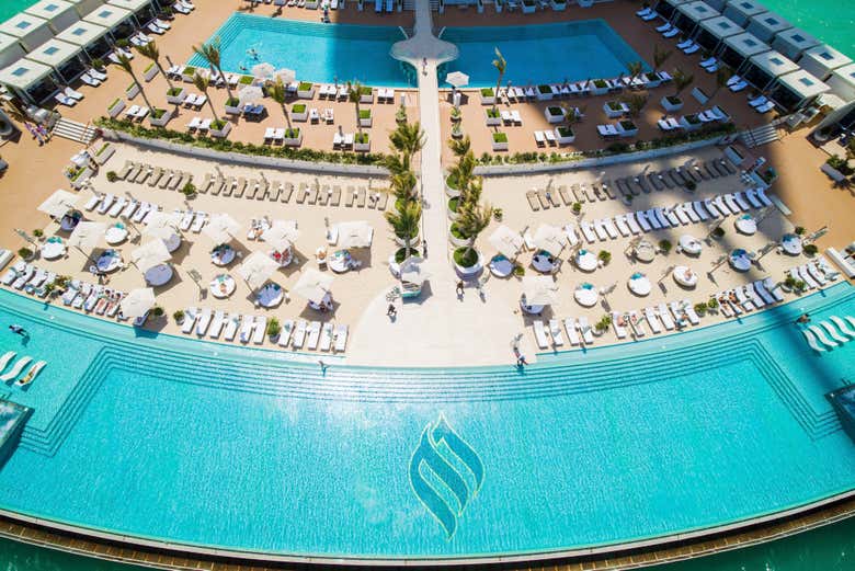 Vue depuis l'ascenseur panoramique du Burj Al Arab