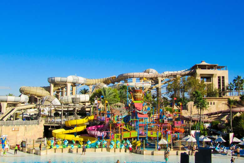 Desfrutando das atrações aquáticas do Wild Wadi Waterpark