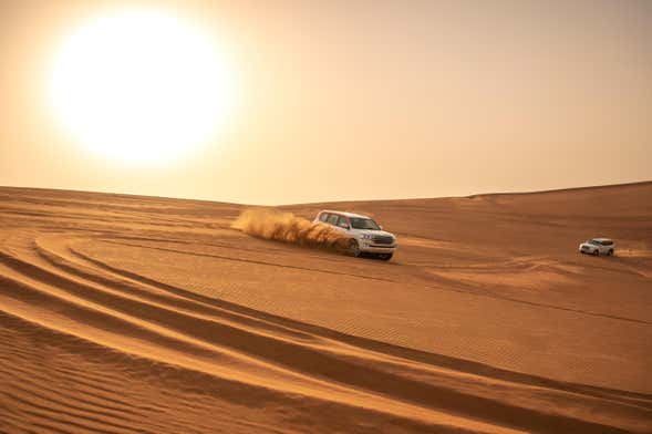 Safári de luxo e noite no deserto