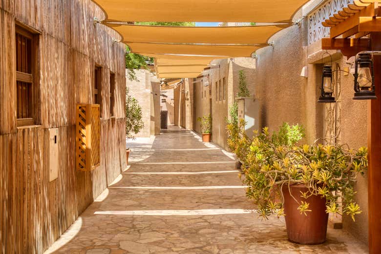 Exploring the Bastakia neighborhood