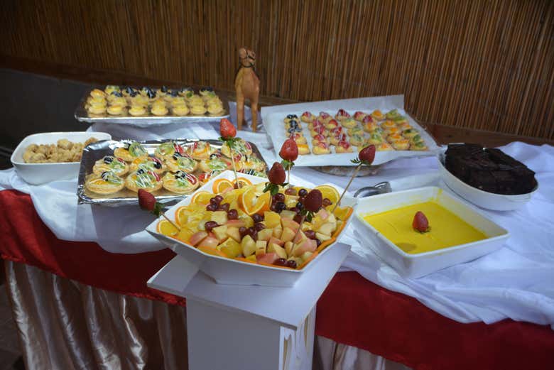 Jantar tipo buffet no deserto