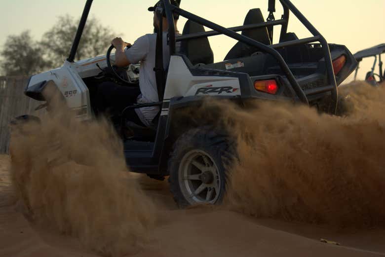 Tour de buggy pelo deserto Al Wadi