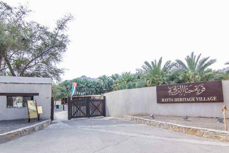 Entrada da vila histórica de Hatta