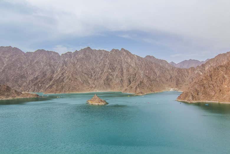 Represa e montanhas de Hatta