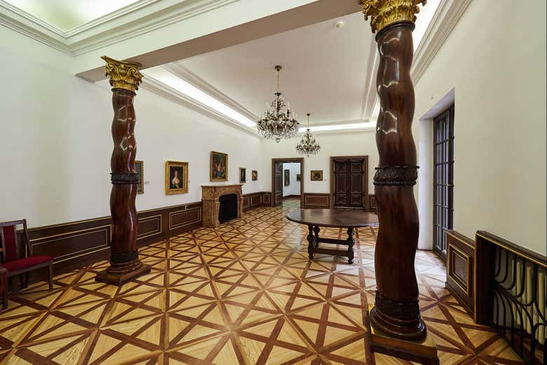 Touring the interior of Mirbach Palace