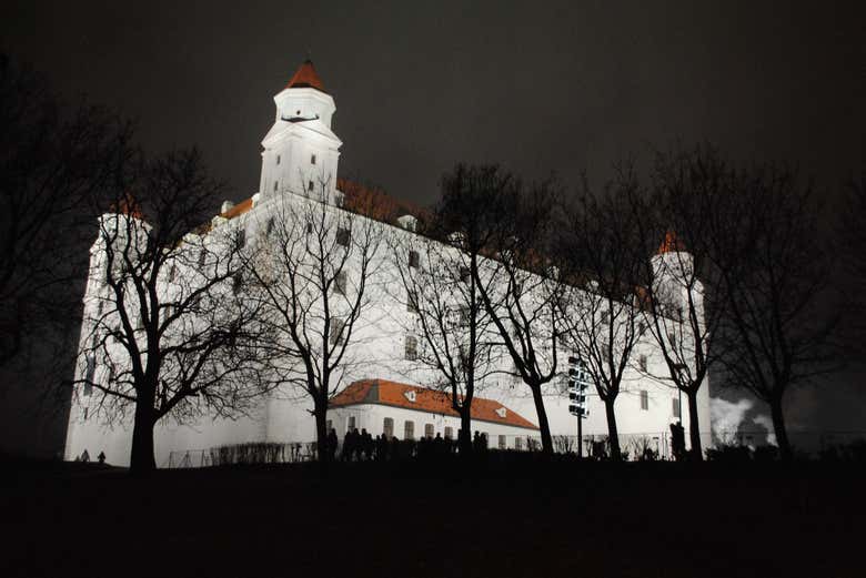Iluminación nocturna del Castillo de Bratislava