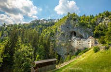 Tour: Bled + Grotte di Postumia + Castello di Predjama