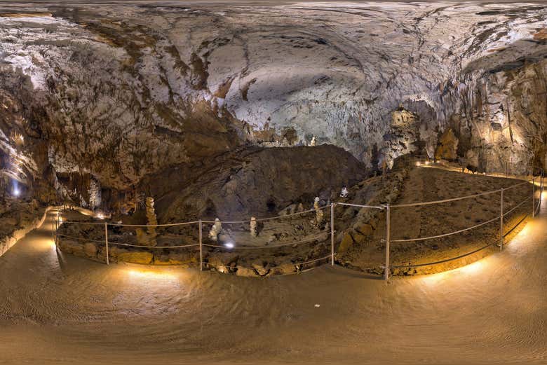 Interior das grutas de Škocjan