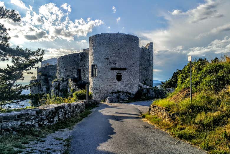 Visitando el castillo de Socerb