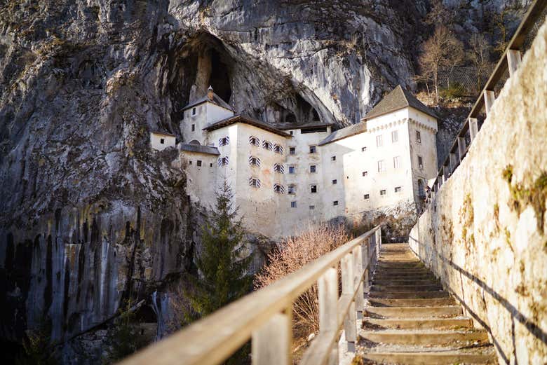 Chegando ao Castelo de Predjama