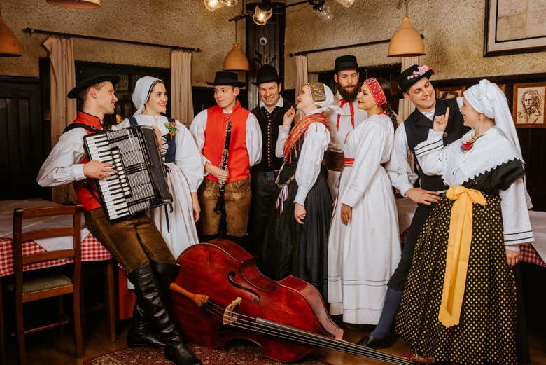 Espectáculo de gorenjska durante la cena