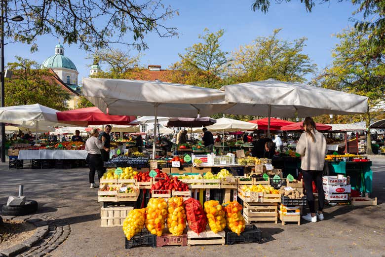 Bancarella di frutta e verdura nel Mercato Centrale di Lubiana