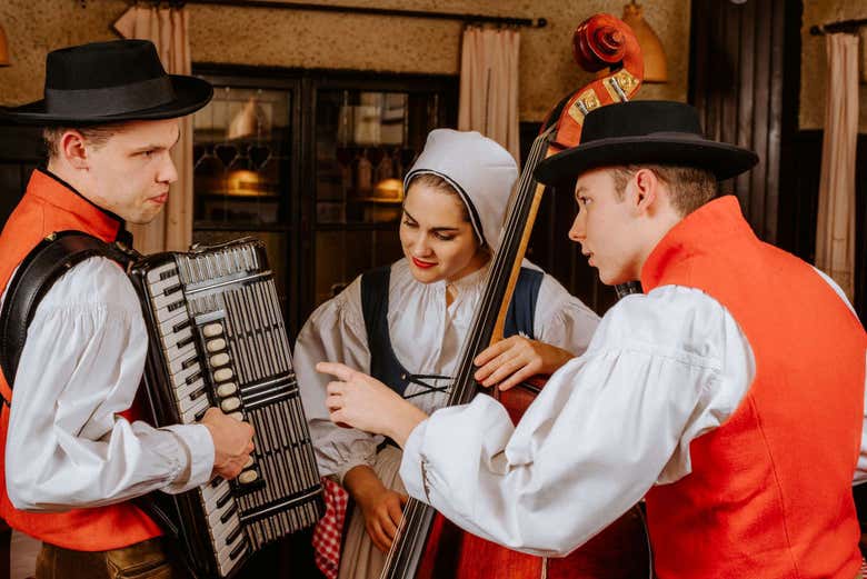 Músicos do jantar tradicional