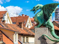 Escultura de dragón