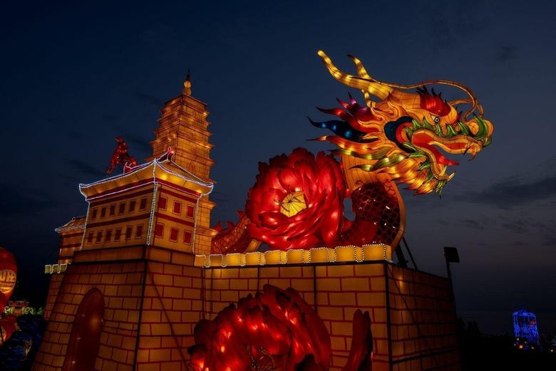 Un dragón chino iluminado 