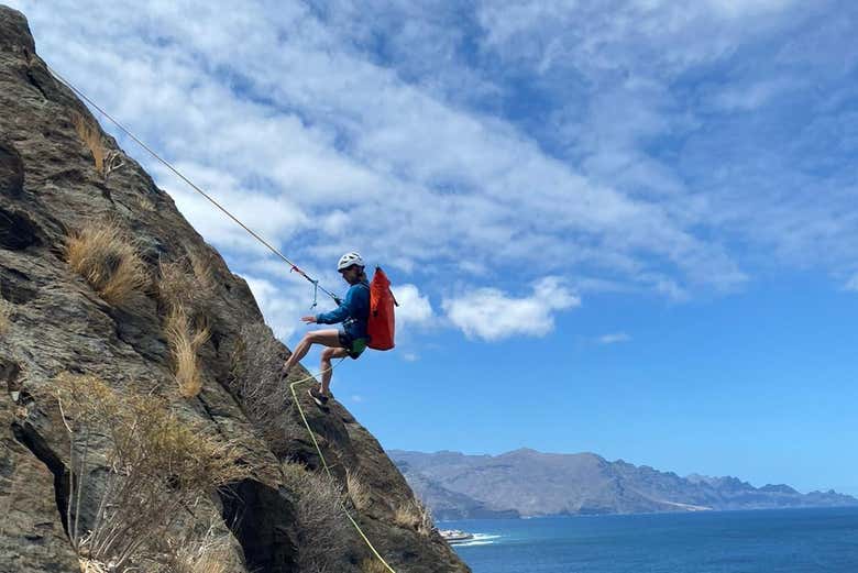 Admiring the coast of Gran Canaria from a unique perspective