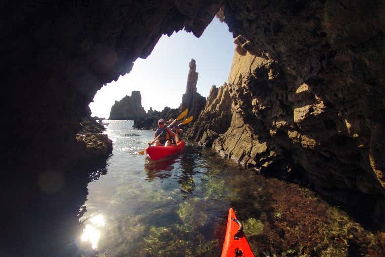 Dans les grottes
