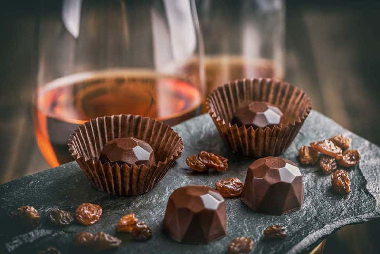 Degustazione di vino con cioccolato