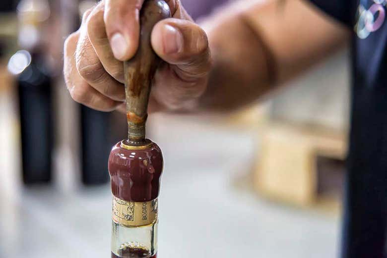 Preparazione delle bottiglie Toro Albalá