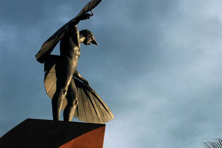 Icarus sculpture in Águilas