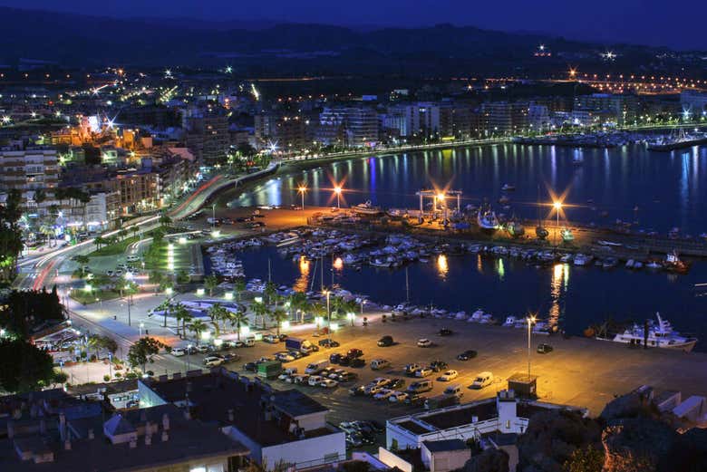 Vista nocturna de Águilas