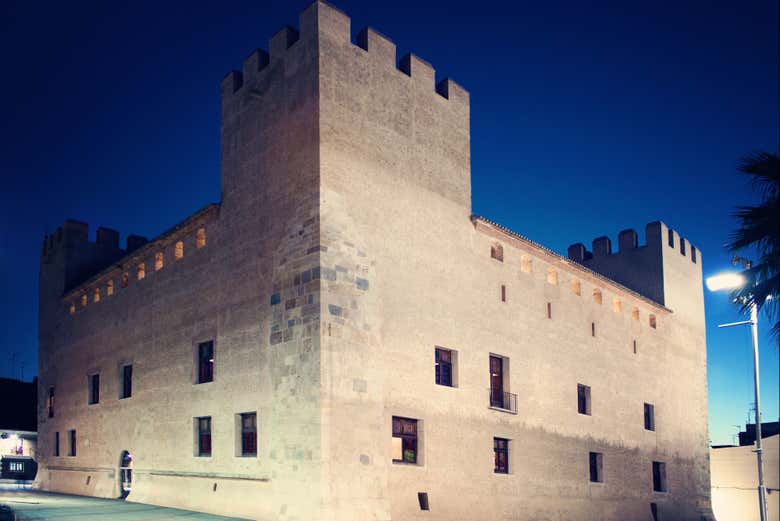 Castillo de Alacuás al anochecer