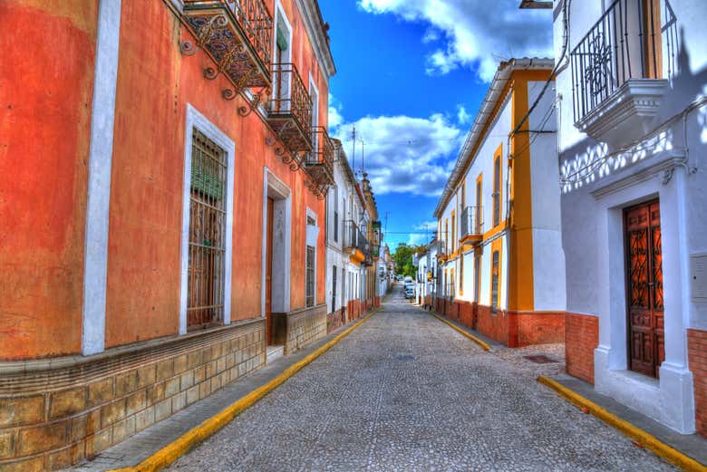 Recorriendo el centro histórico de Alájar
