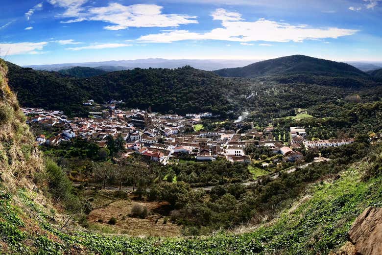 Vue panoramique sur le village d'Alájar