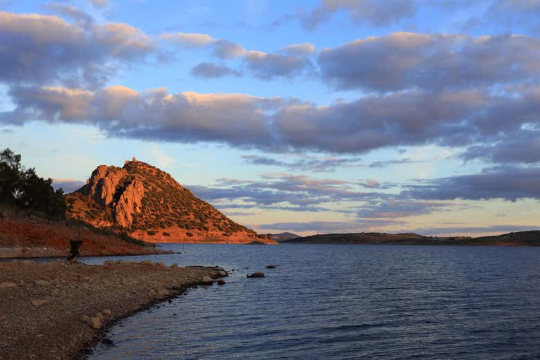 Represa de Alange ao entardecer