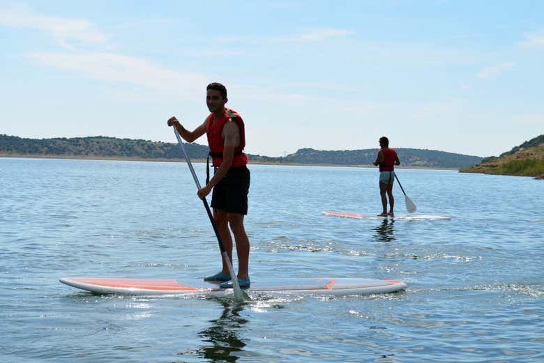 Pagayez sur le réservoir d'Alange