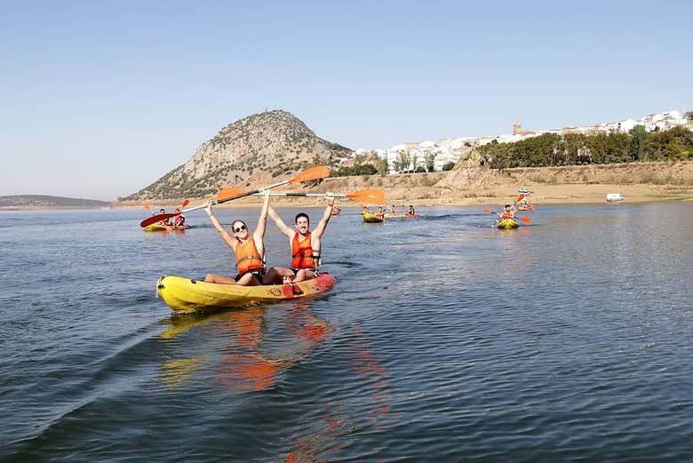 Kayak dans le réservoir d'Alange