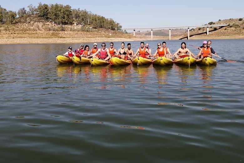 Passeando de caiaque pela represa de Alange