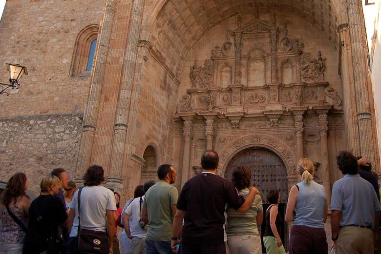 Pórtico de la parroquia de Santa María