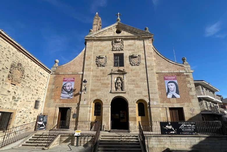 Nos detendremos frente a la iglesia de San Juan