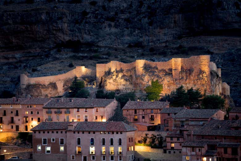 Il Castello di Albarracín illuminato di sera