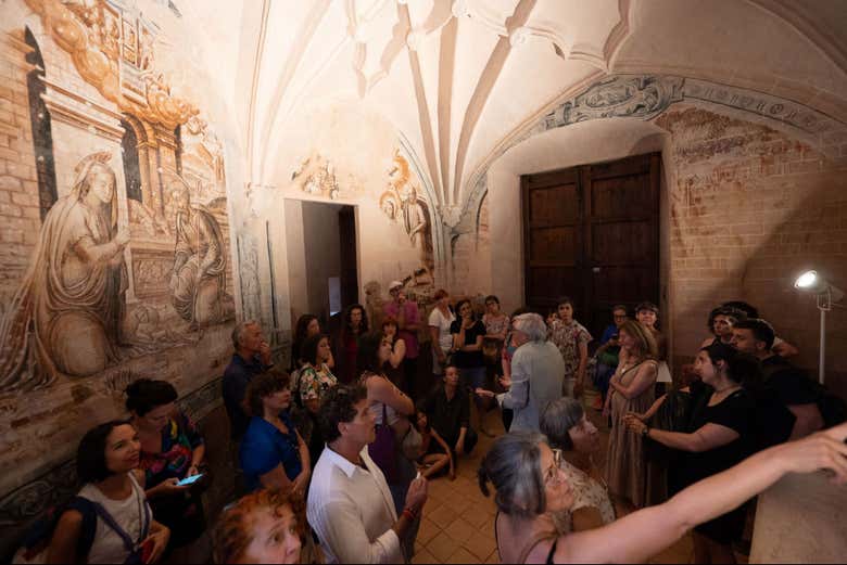 Uma pequena capela dentro da catedral