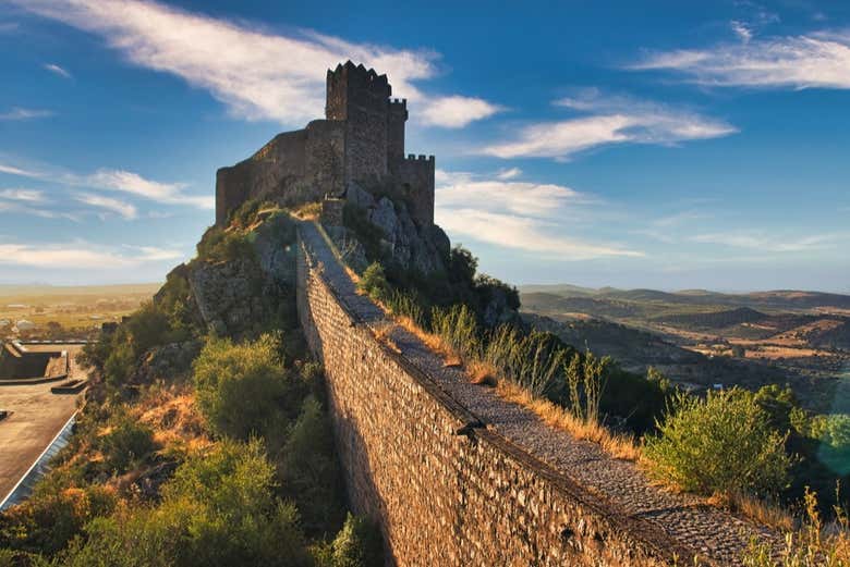 Pasarela de piedras al castillo