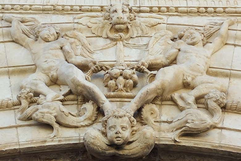 Detalhes da fachada da Universidade de Alcalá